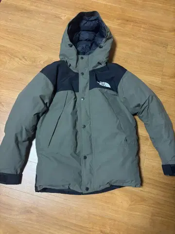 THE NORTH FACE 마운틴 다운 자켓 카키/블랙