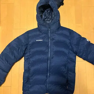 MAMMUT 네이비 다운 자켓