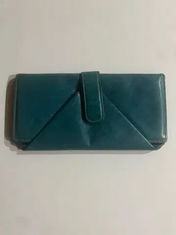 청록색 가죽 장지갑