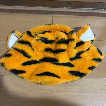 호랑이 무늬 귀도리 모자 티거