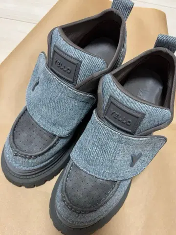 YELLO 통굽 데님 스니커즈