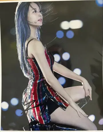 [ 귀중 ] TWICE 멤버 쯔위 친필 사인 20 x 25cm