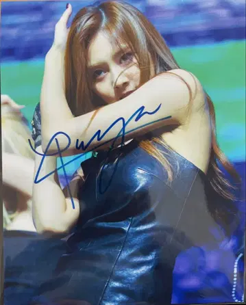 [ 귀중 ] TWICE 멤버 쯔위 친필 사인 20 x 25cm