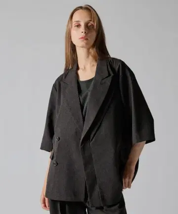 CLEL 린넨 블렌드 더블 라펠 반팔 테일러드 자켓