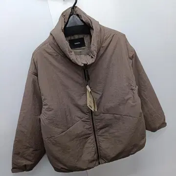 새상품 남성용 M 사이즈 스탠드 카라 패딩 자켓 모카 7199