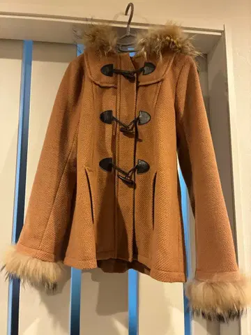 브라운 더플 코트 퍼 포함