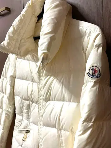 MONCLER 아이보리 다운 자켓 가격 인하