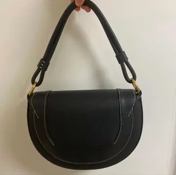 ZARA 대비 스티치 크로스 바디백 블랙