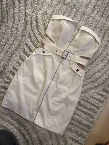 로브 드 플뢰르 Glossy 화이트 드레스