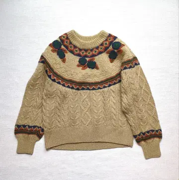 빈티지 페어아일 패턴 플라워 모티브 입체 자수 케이블 니트