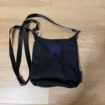 [ 새상품급 ] ANNA SUI 블랙 나비 자수 숄더백