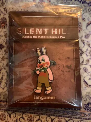 사일런트 힐 로비 더 래빗 핀 배지
