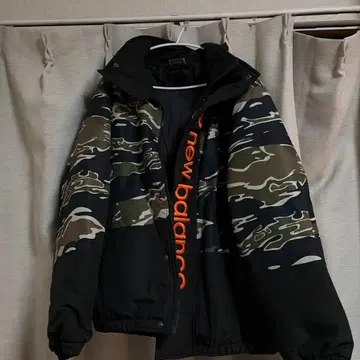 뉴발란스 카모 패턴 다운 자켓 M
