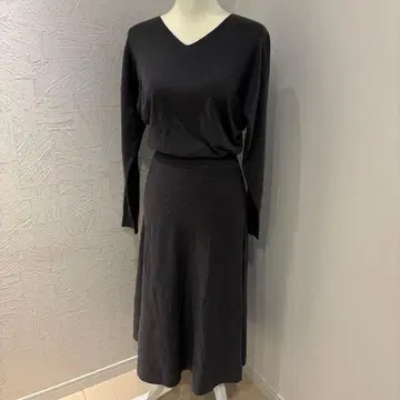 택 포함 새상품 MAITRESSE 니트 원피스 9호 그레이 메틀리제