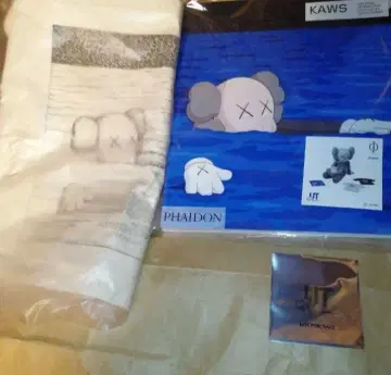 kaws 카우스 UNIQLO 유니클로 아트북 토트백 티셔츠