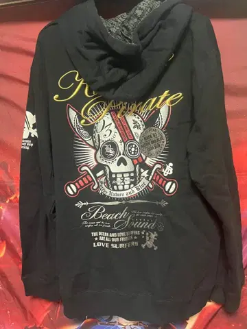 비치 사운드 원피스 후드티 샹크스