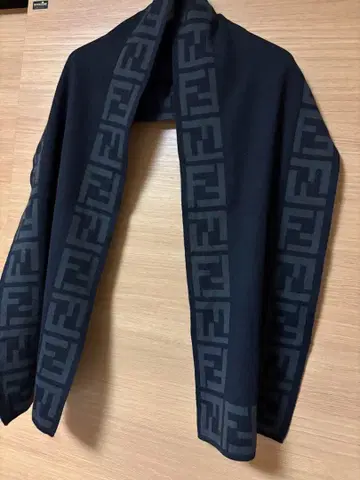 FENDY 니트 머플러