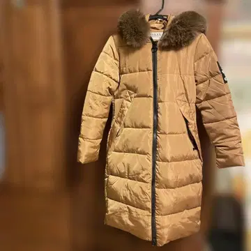 후드 부착 카멜 롱 다운 코트