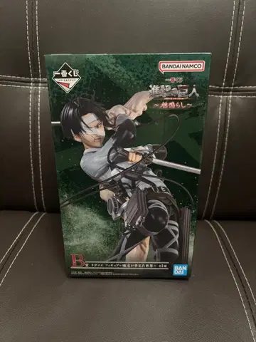 진격의 거인 리바이 아커만 피규어