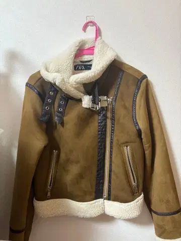 ZARA 무스탕 코트