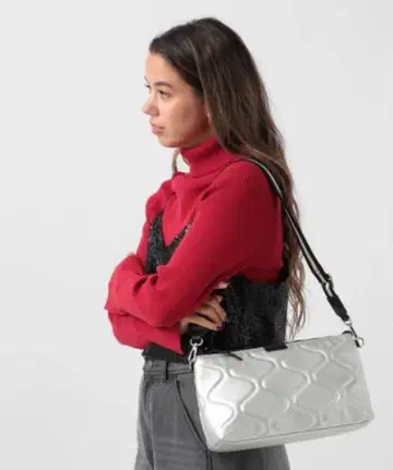 LE VERNIS 실버 퀼팅 숄더백