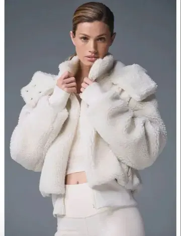 alo yoga foxy sherpa jacket 보아 자켓 XS 화이트