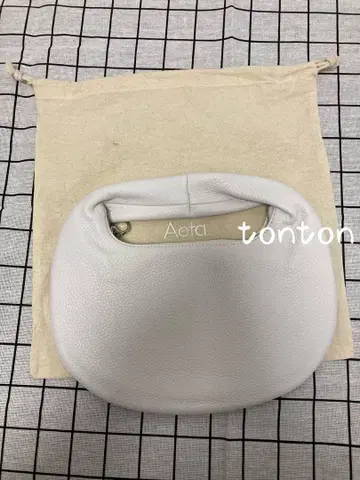 Aeta 화이트 가죽 핸드백