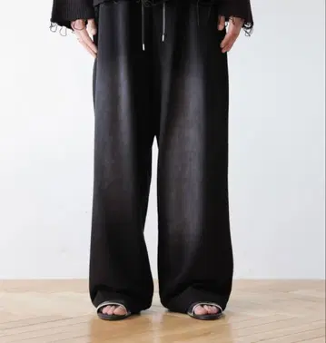 MB STANDARD 블라스트 맨투맨 와이드 팬츠