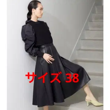 CELFORD 인조 가죽 턱 플레어 스커트