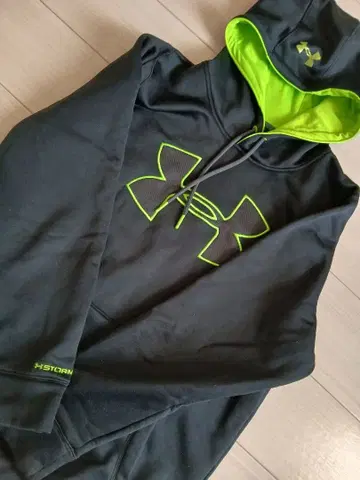 언더아머 STORM1 후드 부착 후드티