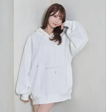 Rosemuse Enboss 로고 후디 화이트