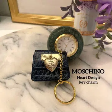 [MOSCHINO] 귀한 디자인 하트 로고 백 디자인 키링
