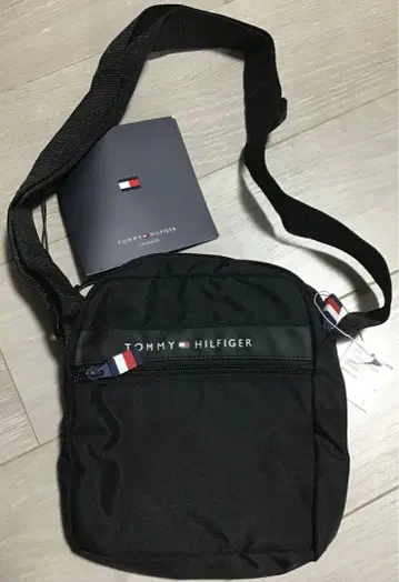 TOMMY HILFIGER 블랙 숄더백