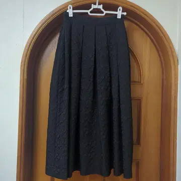 내추럴 뷰티 베이직 엠보싱 스커트