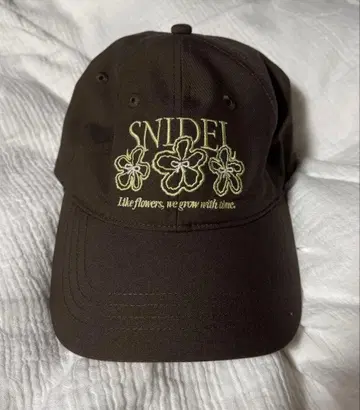 스나이델 플라워 자수 캡