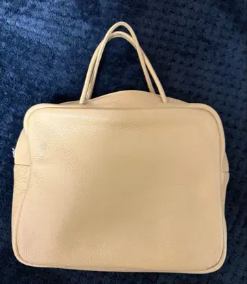 새상품급 Aeta 아에타 카우 가죽 스퀘어 보스턴 백 베이지 핸드백