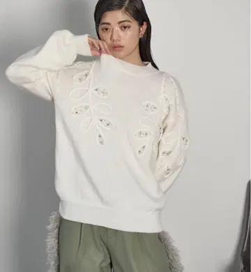 THE Yon 코드 자수 펄 데코 니트 풀오버