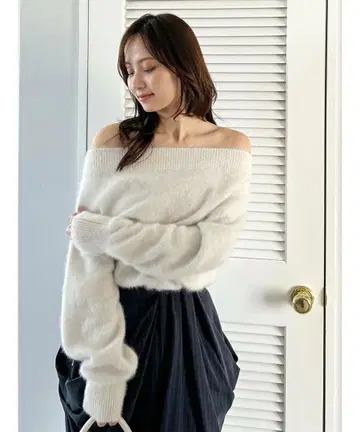 폭스 알파카 오프숄더 풀오버 SNIDEL