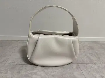 라운드 턱 백 카프리슈 마쥬