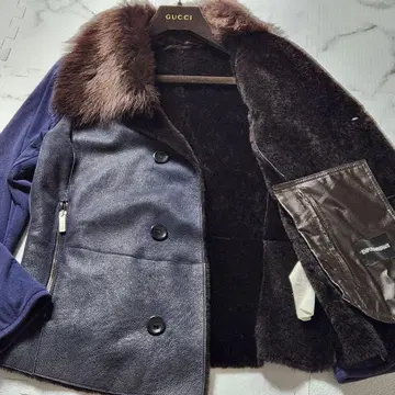 컨디션 최상 엠포리오 아르마니 자켓 리얼 무스탕 퍼 옷깃