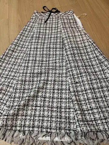 And Couture 트위드 패턴 플레어 스커트