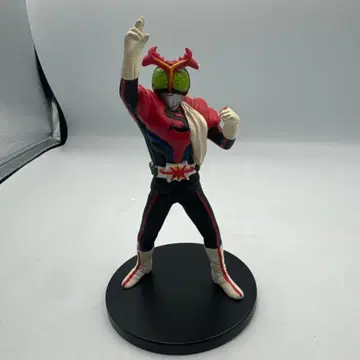 가면라이더 피규어 한 손 들기