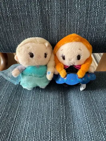 디즈니 스토어 안나 엘사