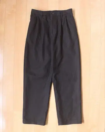 UNIVERSAL PRODUCTS 2 TUCK WIDE CHINO