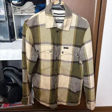 VOLCOM 체크 무늬 커버올 올리브 베이지 가격 대폭 인하 환영합니다!