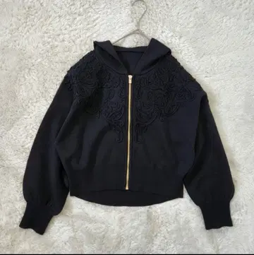 컨디션 최상 그레이스 콘티넨탈 코드 자수 니트 후드티 블랙 36