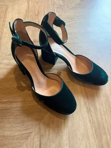 새상품급 잔비토 로시 펌프스 37 드로어