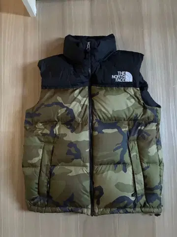 THE NORTH FACE 눕시 다운 베스트 카모플라쥬