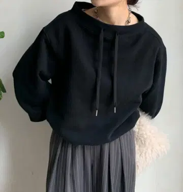 [새상품] 보트넥 속기모 맨투맨 블랙