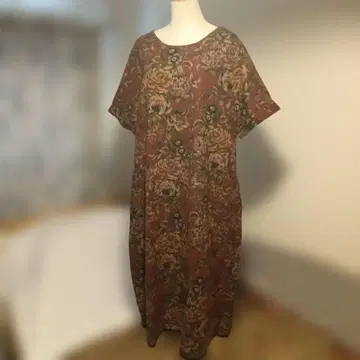 꽃무늬 무릎 기장 원피스 반팔 브라운 계열